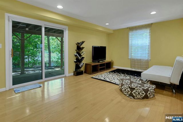 34 Bear Brook Lane, Livingston, NJ 07039