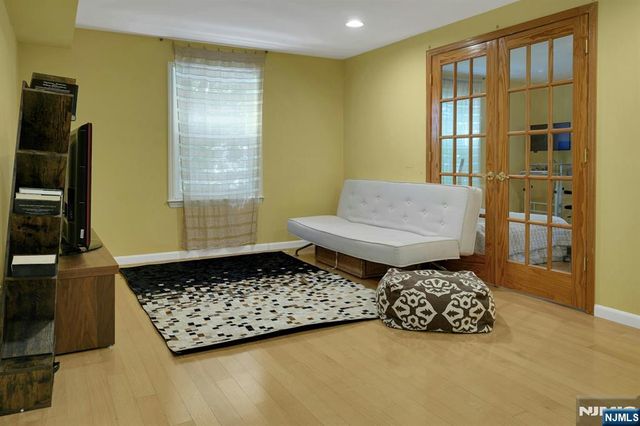 34 Bear Brook Lane, Livingston, NJ 07039