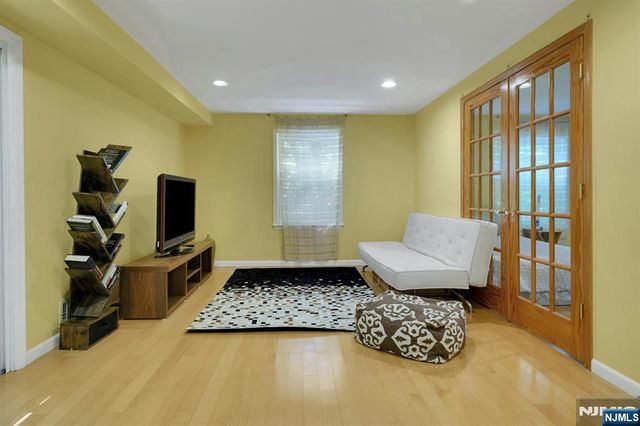 34 Bear Brook Lane, Livingston, NJ 07039