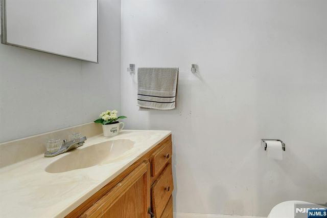 34 Bear Brook Lane, Livingston, NJ 07039