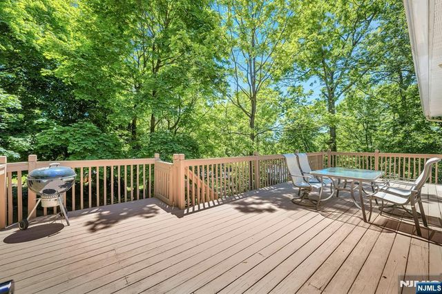 34 Bear Brook Lane, Livingston, NJ 07039
