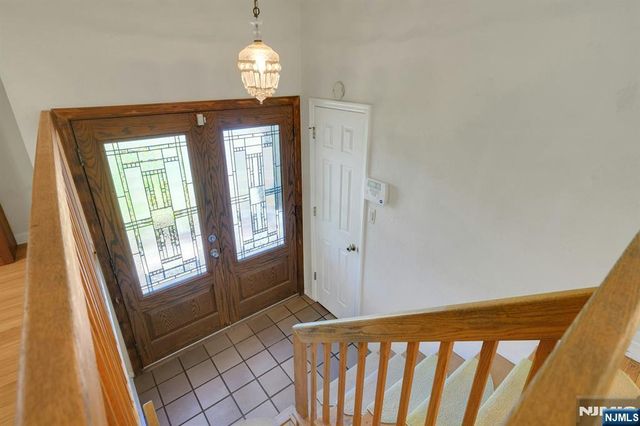 34 Bear Brook Lane, Livingston, NJ 07039