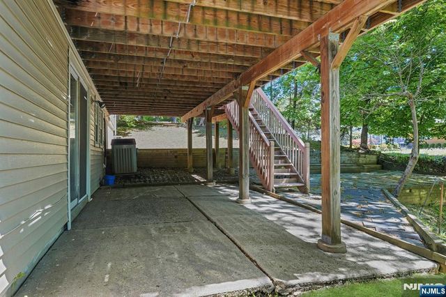 34 Bear Brook Lane, Livingston, NJ 07039