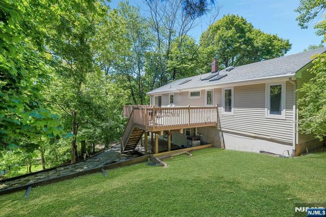 34 Bear Brook Lane, Livingston, NJ 07039