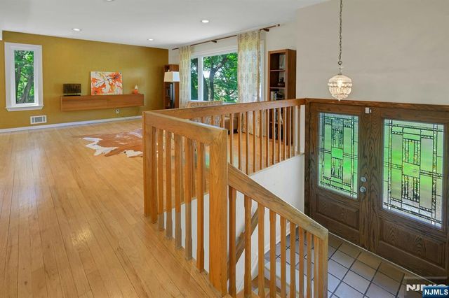 34 Bear Brook Lane, Livingston, NJ 07039