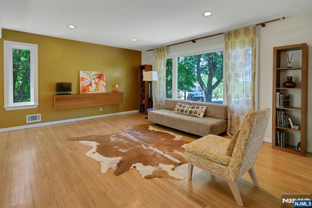 34 Bear Brook Lane, Livingston, NJ 07039
