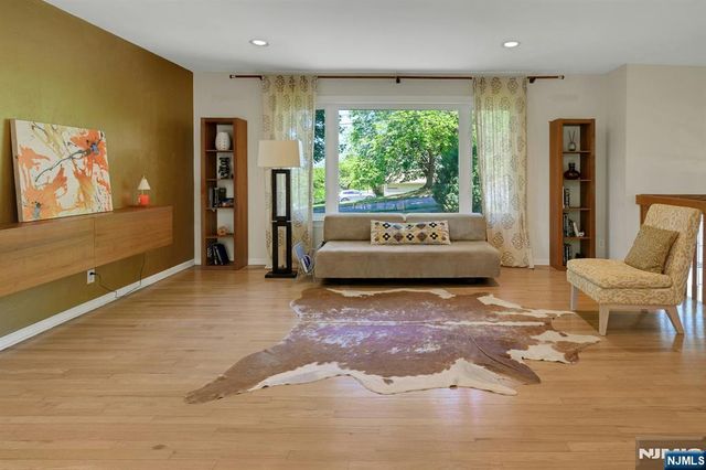 34 Bear Brook Lane, Livingston, NJ 07039