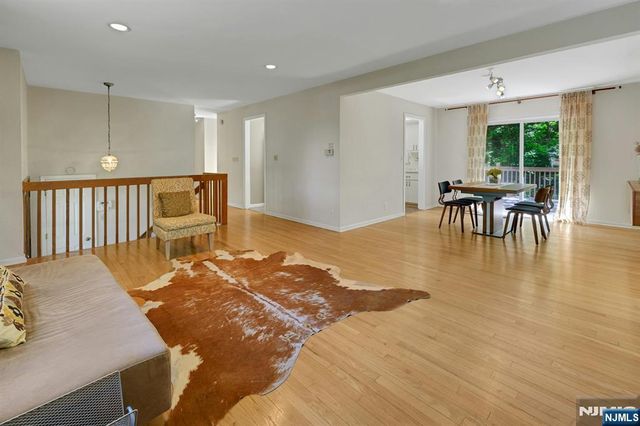 34 Bear Brook Lane, Livingston, NJ 07039