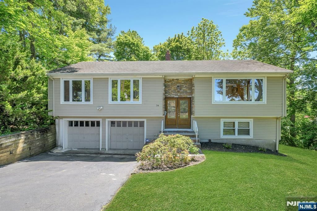 34 Bear Brook Lane, Livingston, NJ 07039