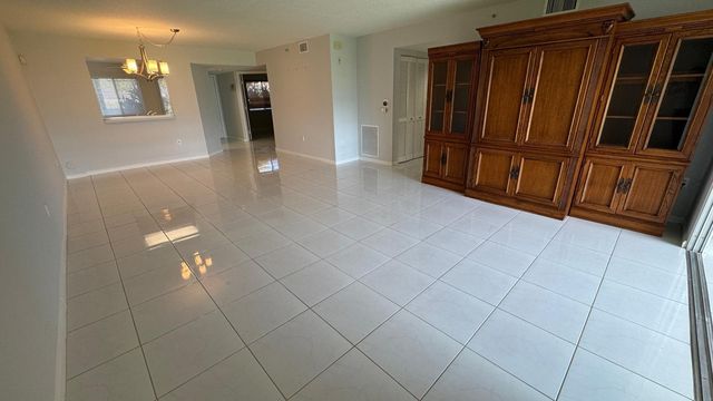 5876 Regal Glen Drive 108, Boynton Beach, FL 33437