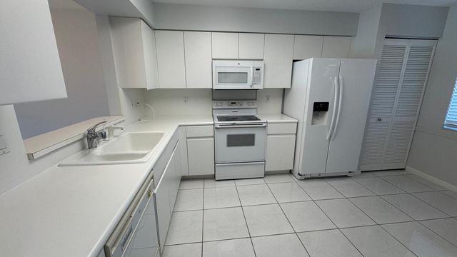 5876 Regal Glen Drive 108, Boynton Beach, FL 33437