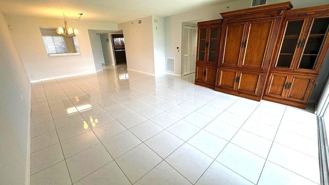 5876 Regal Glen Drive 108, Boynton Beach, FL 33437