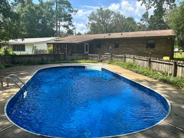 1511 Texas Parkway, Crestview, FL 32536