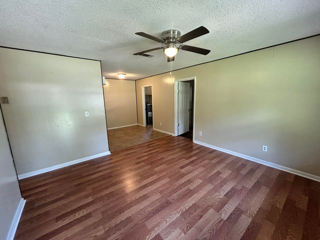 1511 Texas Parkway, Crestview, FL 32536