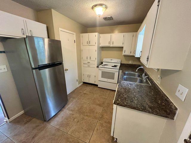 1511 Texas Parkway, Crestview, FL 32536