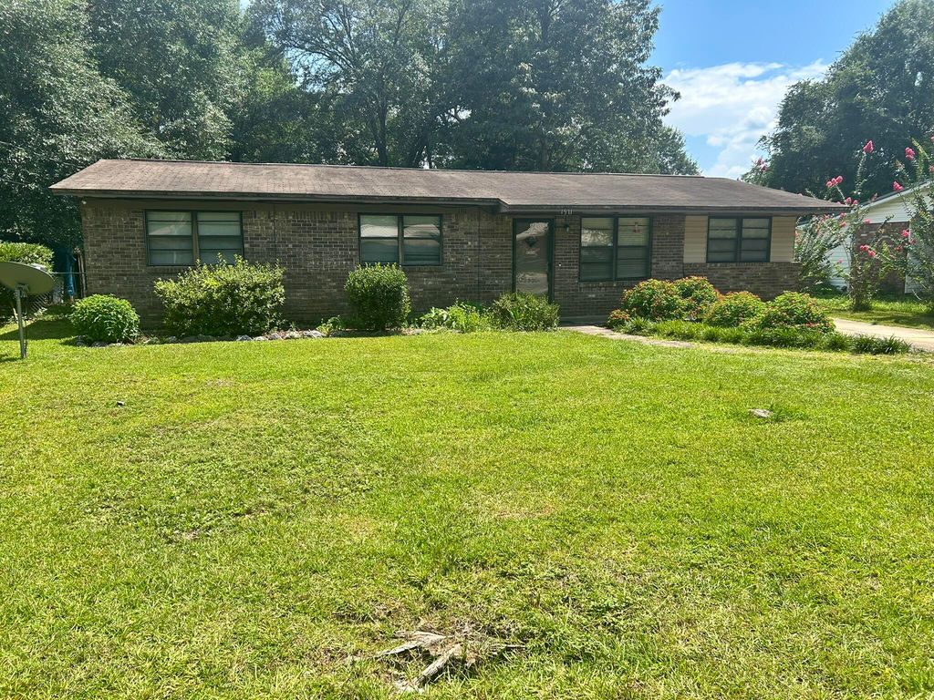 1511 Texas Parkway, Crestview, FL 32536