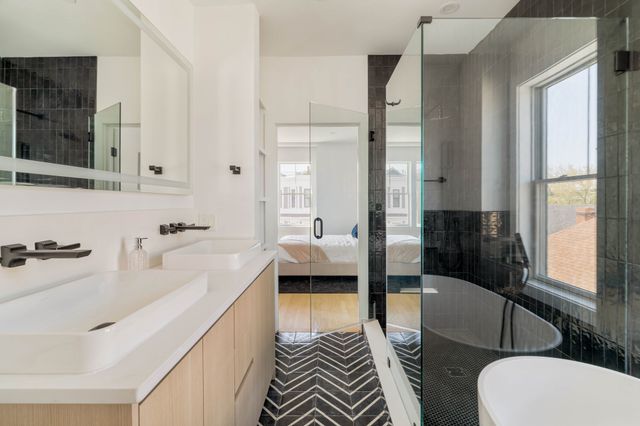 32 Condor St 4A, Boston, MA 02128