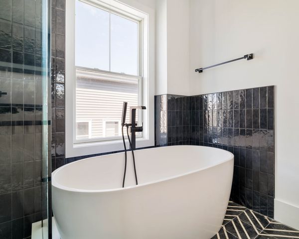 32 Condor St 4A, Boston, MA 02128