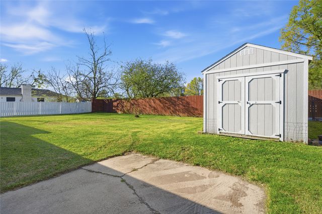 845 Griffith Avenue, Terrell, TX 75160