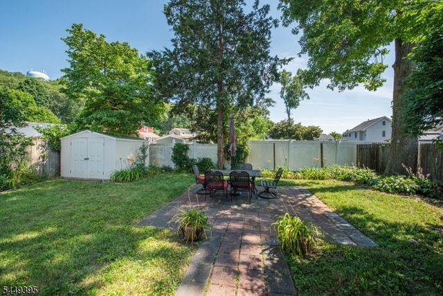 7 Park Ave, Wanaque Boro, NJ 07420