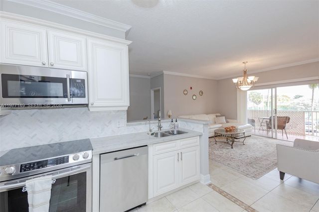 6976 SW 39th St G204, Davie, FL 33314