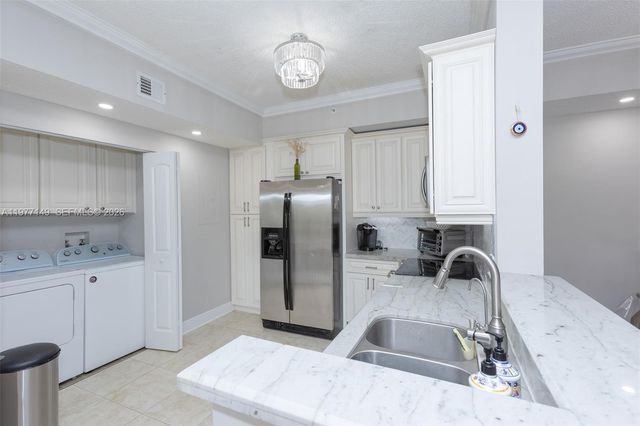 6976 SW 39th St G204, Davie, FL 33314