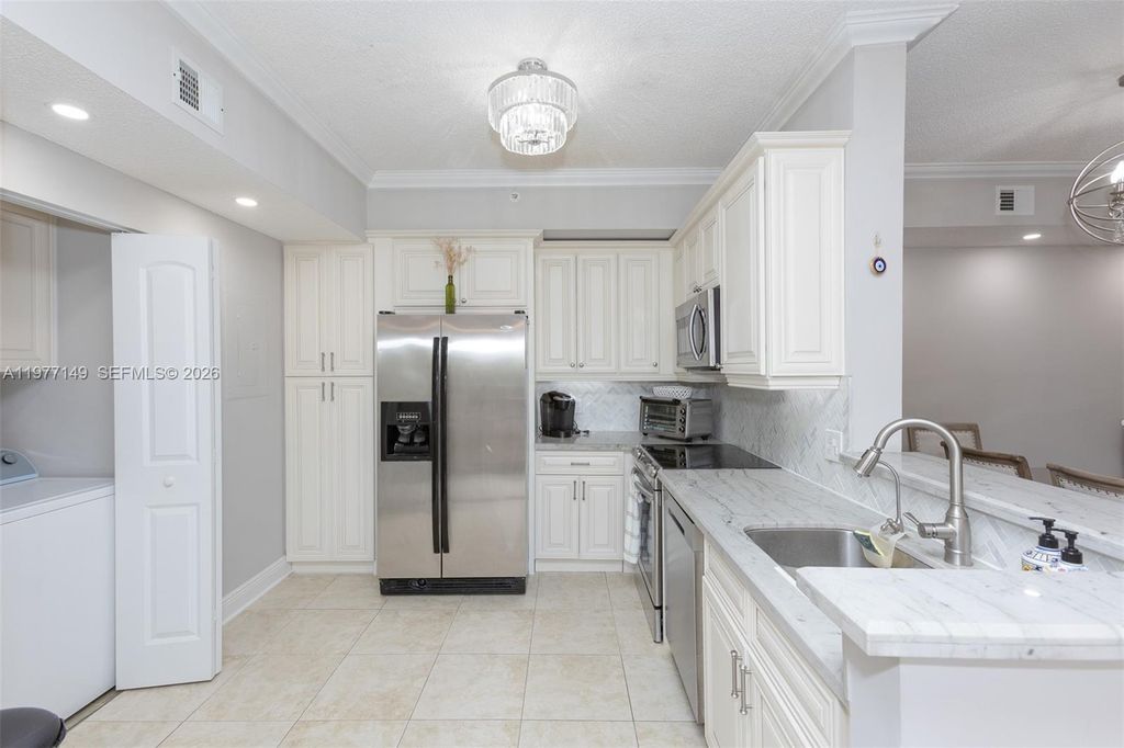 6976 SW 39th St G204, Davie, FL 33314