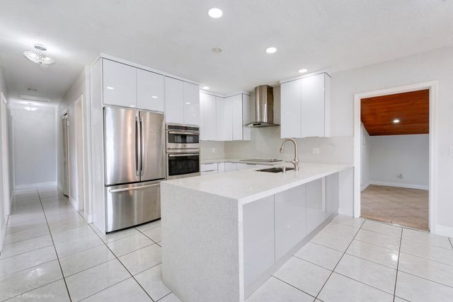 6660 W 13th Avenue, Hialeah, FL 33012