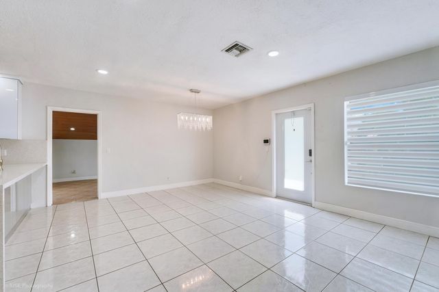 6660 W 13th Avenue, Hialeah, FL 33012