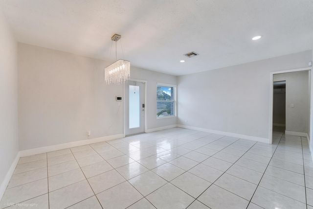 6660 W 13th Avenue, Hialeah, FL 33012