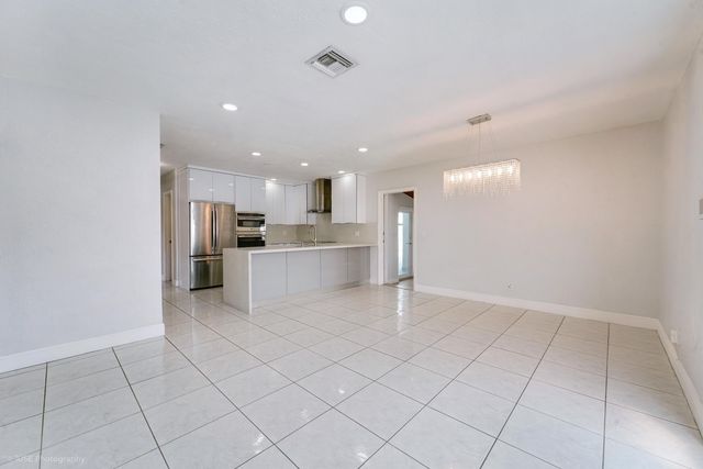 6660 W 13th Avenue, Hialeah, FL 33012