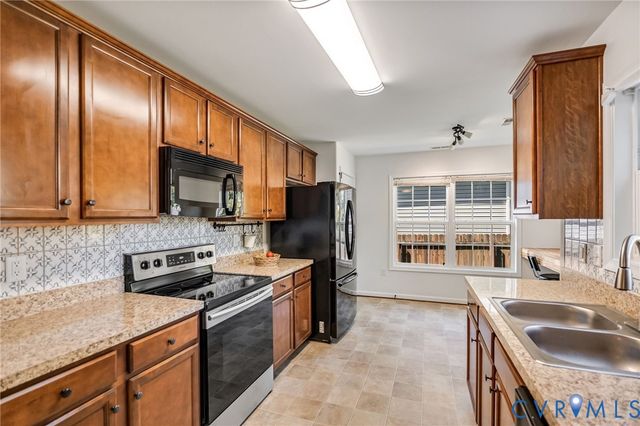 14000 S Hackberry Rd, Chester, VA 23836