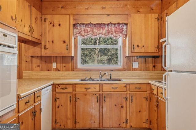 1529 Wax Road SE, Silver Creek, GA 30173