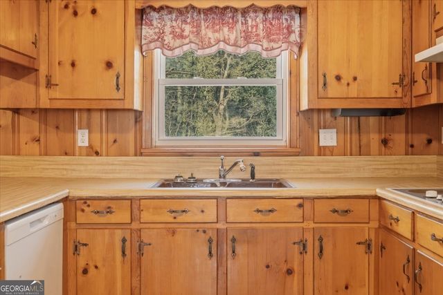 1529 Wax Road SE, Silver Creek, GA 30173