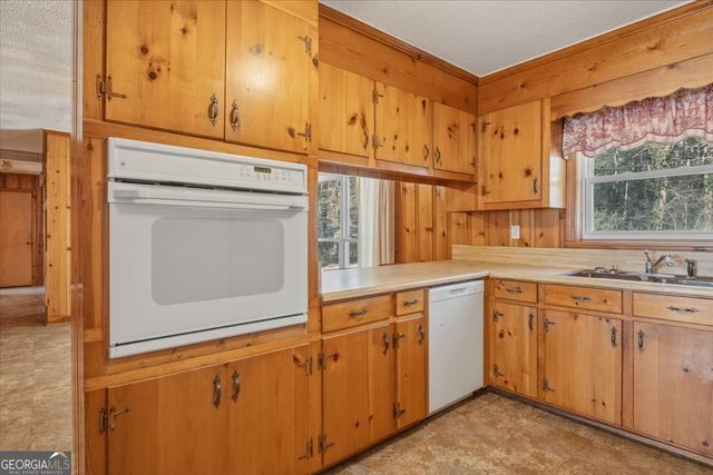 1529 Wax Road SE, Silver Creek, GA 30173