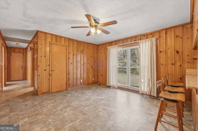 1529 Wax Road SE, Silver Creek, GA 30173