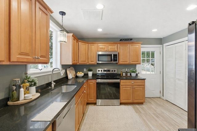 106 Baldwin Ave, Framingham, MA 01701