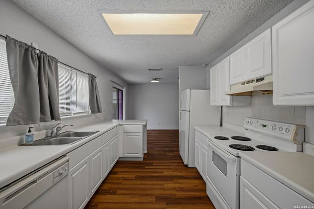 7554 FOSS MDWS, San Antonio, TX 78244