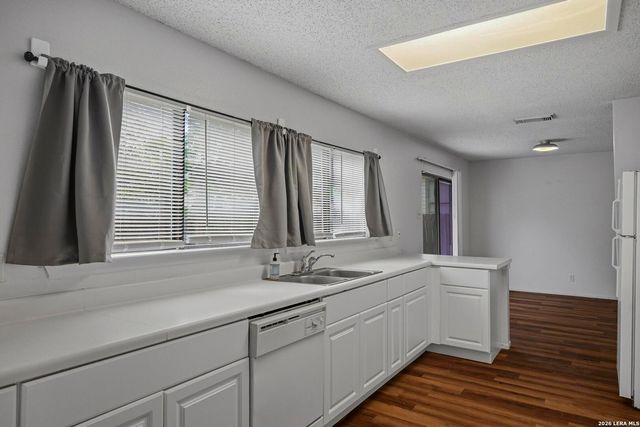 7554 FOSS MDWS, San Antonio, TX 78244