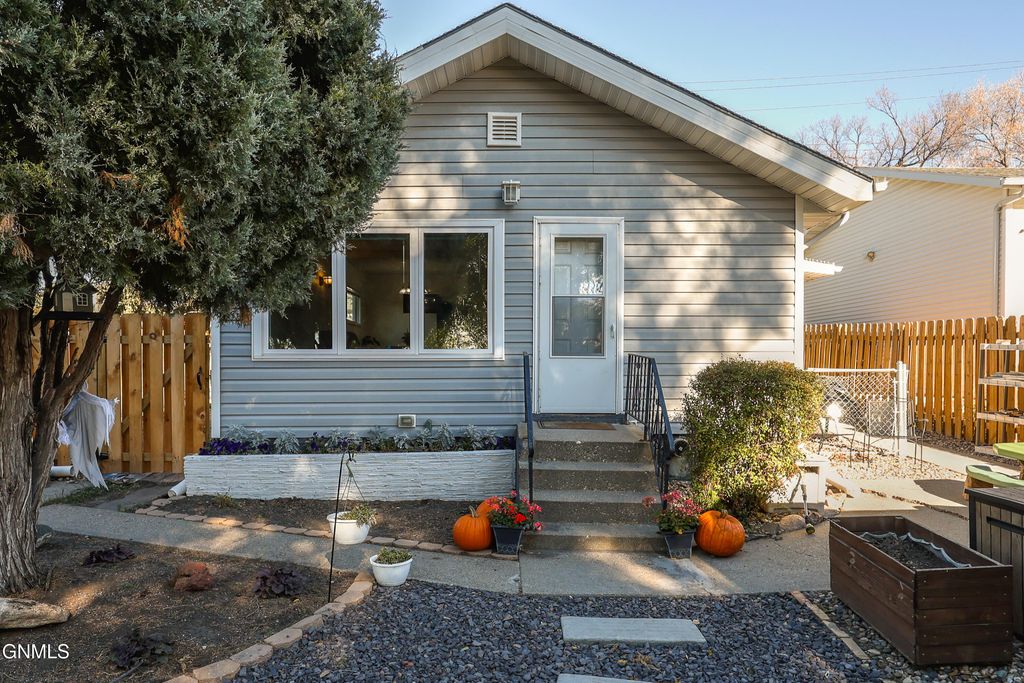 714 Avenue A W, Bismarck, ND 58501 photo 2