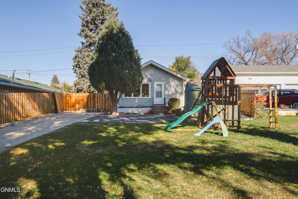 714 Avenue A W, Bismarck, ND 58501 photo 3