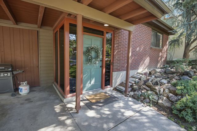 2915 E LA JOYA DR, Holladay, UT 84124