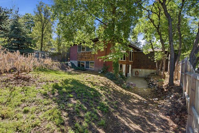 2915 E LA JOYA DR, Holladay, UT 84124
