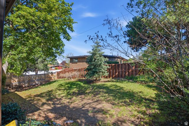 2915 E LA JOYA DR, Holladay, UT 84124