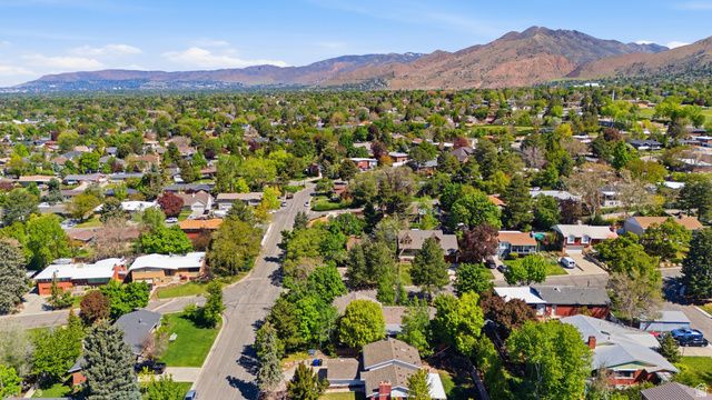 2915 E LA JOYA DR, Holladay, UT 84124