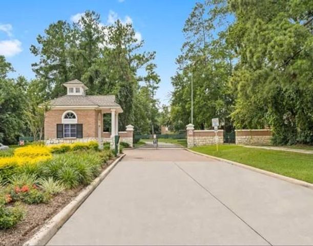 422 Spring Lakes Drive NE, Spring, TX 77373