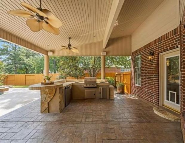 422 Spring Lakes Drive NE, Spring, TX 77373
