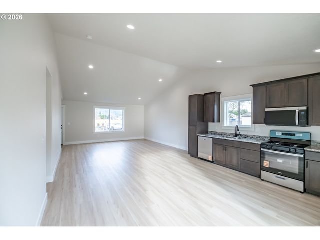 4435 KNOTTY PINE Ct, Sweet Home, OR 97386