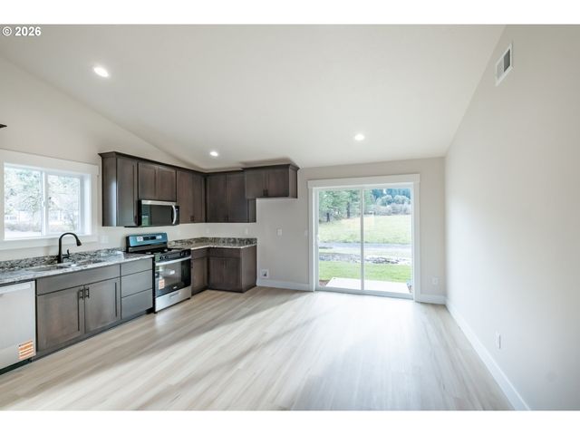 4435 KNOTTY PINE Ct, Sweet Home, OR 97386