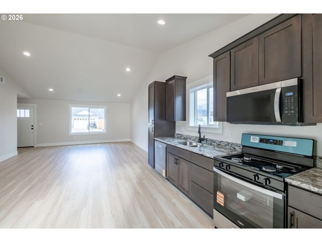 4435 KNOTTY PINE Ct, Sweet Home, OR 97386